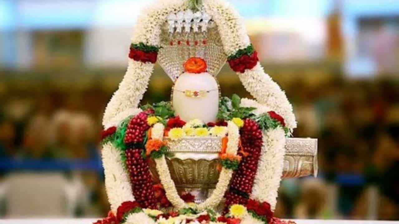 Maha Shivratri 2022: মহাদেবের আশীর্বাদ পেতে মহাশিবরাত্রির উপবাস রাখবেন! এবছর শুভমুহূর্ত কখন, জেনে রাখুন Maha Shivratri 2022: মহাদেবের আশীর্বাদ পেতে মহাশিবরাত্রির উপবাস রাখবেন! এবছর শুভমুহূর্ত কখন, জেনে রাখুন