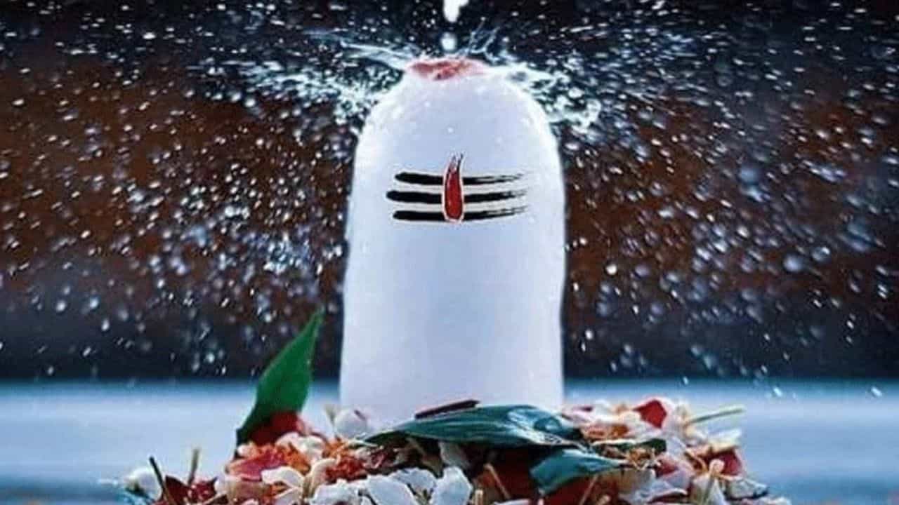 Mahashivratri 2022: এ বছর মহাশিবরাত্রিতে রয়েছে মহাযোগ! শিবের আশীর্বাদ পেতে এইদিন কী কী করা উচিত, জানুন Mahashivratri 2022: এ বছর মহাশিবরাত্রিতে রয়েছে মহাযোগ! শিবের আশীর্বাদ পেতে এইদিন কী কী করা উচিত, জানুন