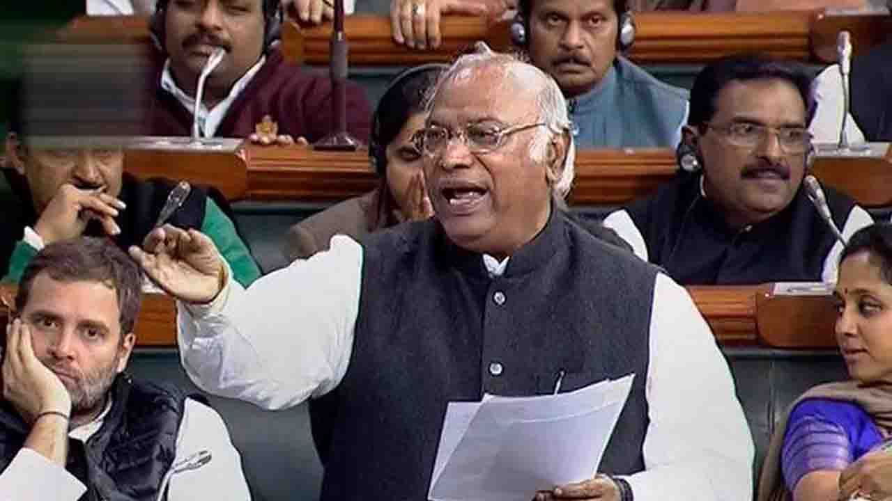 Mallikarjun Kharge: 'এতদিনে ১৫ কোটি চাকরি দেওয়ার কথা ছিল', বাজেটের পরই মোদী সরকারকে তোপ খাড়গের