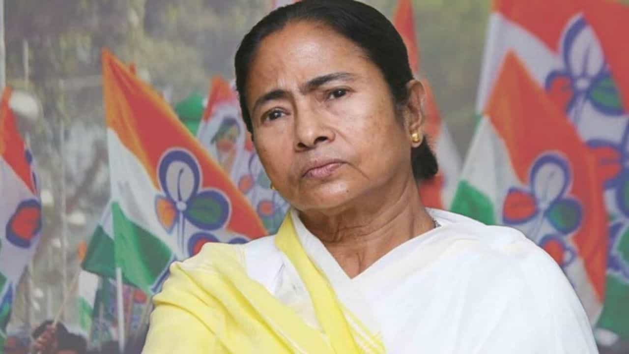 Mamata Banerjee: 'দল বড় হচ্ছে, এক জোট হোন', শক্তির ভরকেন্দ্র নিয়ে বিতর্কের মাঝেই বার্তা মমতার Mamata Banerjee: 'দল বড় হচ্ছে, এক জোট হোন', শক্তির ভরকেন্দ্র নিয়ে বিতর্কের মাঝেই বার্তা মমতার
