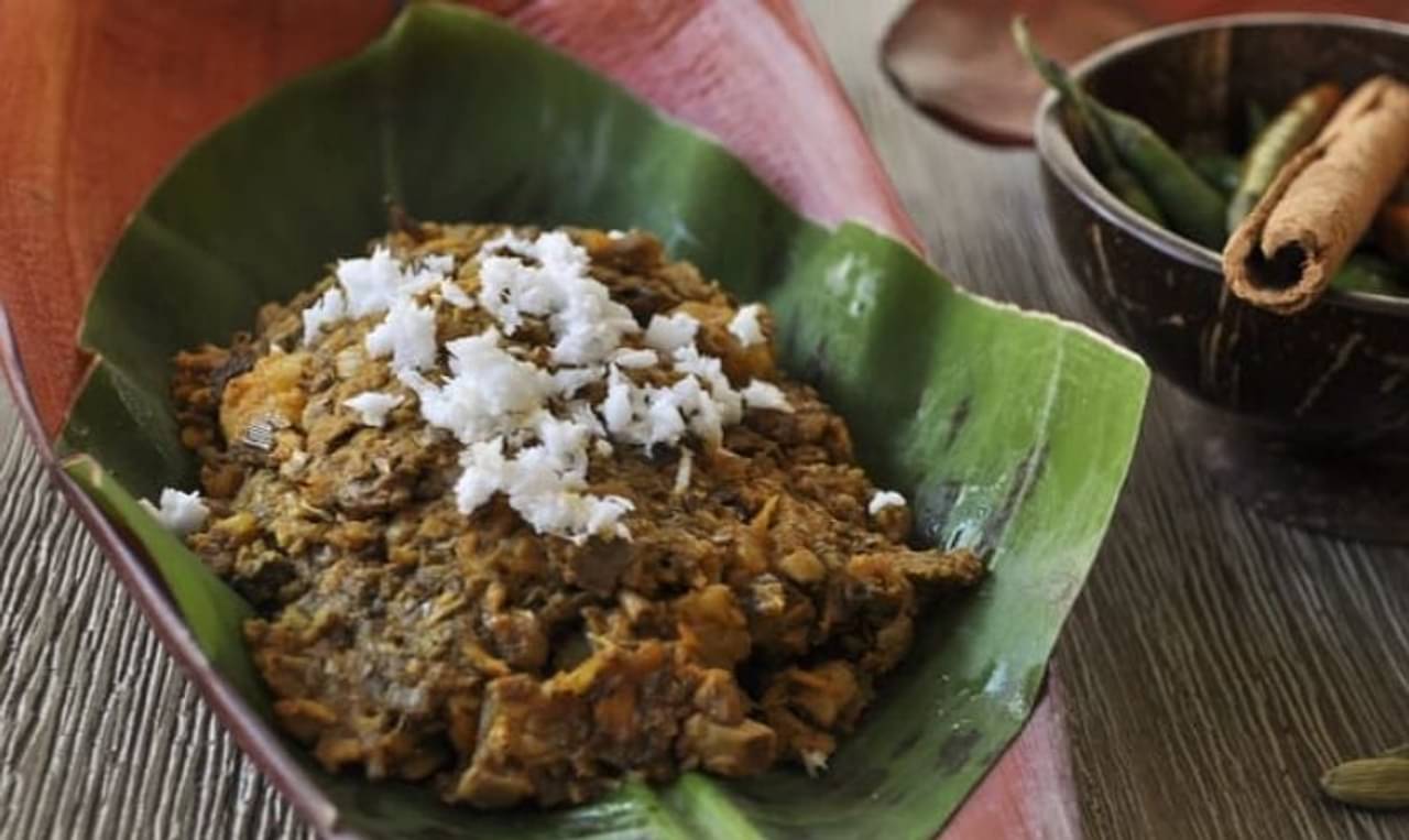 Recipe: সাবেকি রান্নায় ট্যুইস্ট! ছুটির দিনে স্বাদ বদলাতে রেঁধে ফেলুন দুরন্ত এই নিরামিষ পদটি