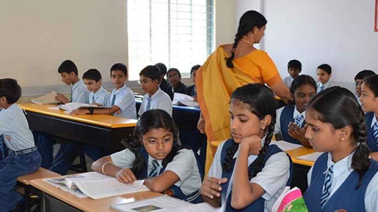 Primary School Reopening: ছোটরা স্কুলে ফিরবে, কিন্তু পড়াবে কে? শিক্ষকদের 'দুয়ারে সরকারের' দায়িত্ব ঘিরে জটিলতা