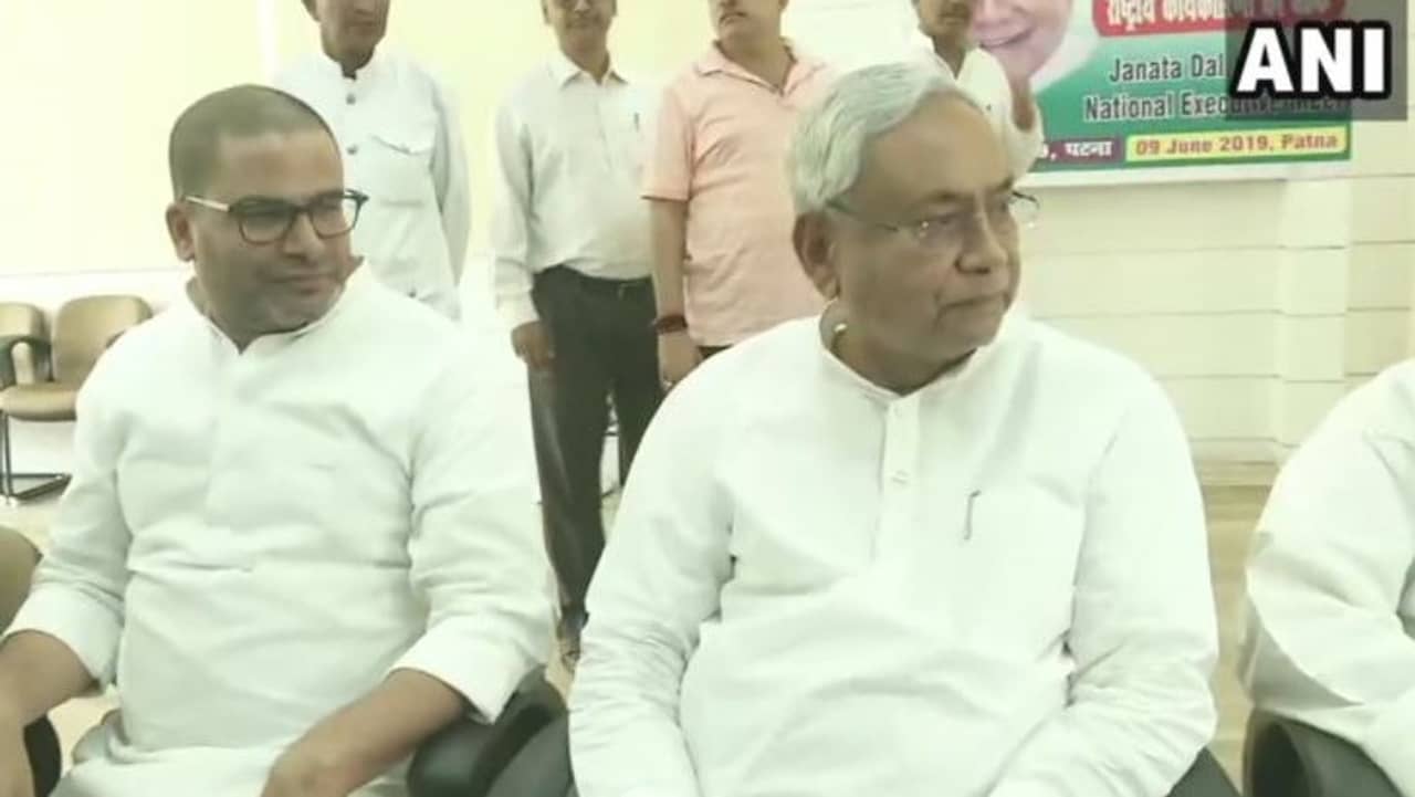 PK and Nitish Kumar Meeting : ‘বহুদিনের সম্পর্ক’, পুরোনো বন্ধু প্রশান্ত কিশোরের সঙ্গে নীতীশের ‘আচমকা’ সাক্ষাত ঘিরে জোর জল্পনা