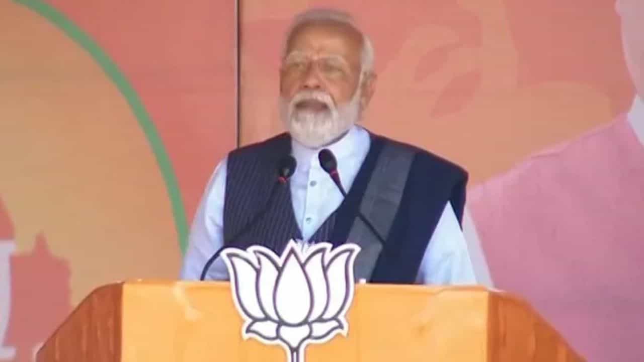 PM Modi slams opposition: 'কংগ্রেসের জেরক্স কপি', কার উদ্দেশে এই কথা বললেন প্রধানমন্ত্রী মোদী? PM Modi slams opposition: 'কংগ্রেসের জেরক্স কপি', কার উদ্দেশে এই কথা বললেন প্রধানমন্ত্রী মোদী?