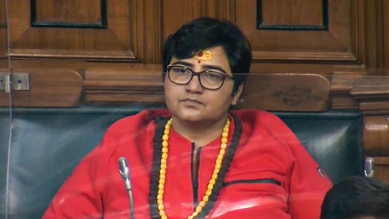 Karnataka Hijab Controversy : ঘরে হিজাব পরুন, বাইরে হিন্দু সমাজে পরার প্রয়োজন নেই : প্রজ্ঞা ঠাকুর