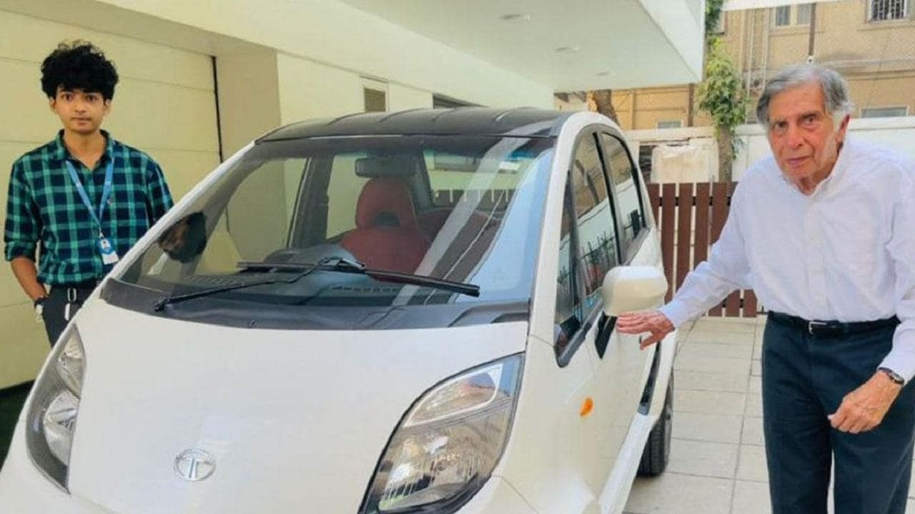 Tata Nano EV: ন্যানো বৈদ্যুতিক গাড়ির ডেলিভারি নিলেন রতন টাটা, 'সত্যের মুহূর্ত' বলে দাবি করল সংস্থা