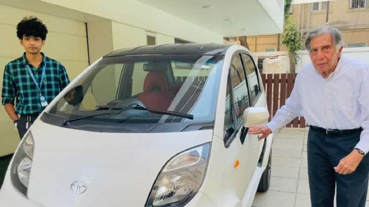 Tata Nano EV: ন্যানো বৈদ্যুতিক গাড়ির ডেলিভারি নিলেন রতন টাটা, 'সত্যের মুহূর্ত' বলে দাবি করল সংস্থা Tata Nano EV: ন্যানো বৈদ্যুতিক গাড়ির ডেলিভারি নিলেন রতন টাটা, 'সত্যের মুহূর্ত' বলে দাবি করল সংস্থা
