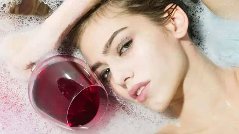 Red Wine Facial: গ্লোয়িং স্কিনের জন্য রেড ওয়াইন! ব্যয়বহুল এই ফেসিয়াল এবার কম খরচে ঘরে বসেই করুন