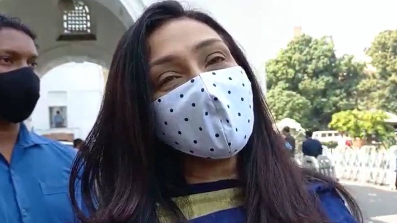 Rituparna Sengupta: বিধানসভায় মমতার ঘরে একান্ত আলোচনায় ঋতুপর্ণা! বালিগঞ্জের প্রার্থী কি তিনিই? কী বলছেন অভিনেত্রী?