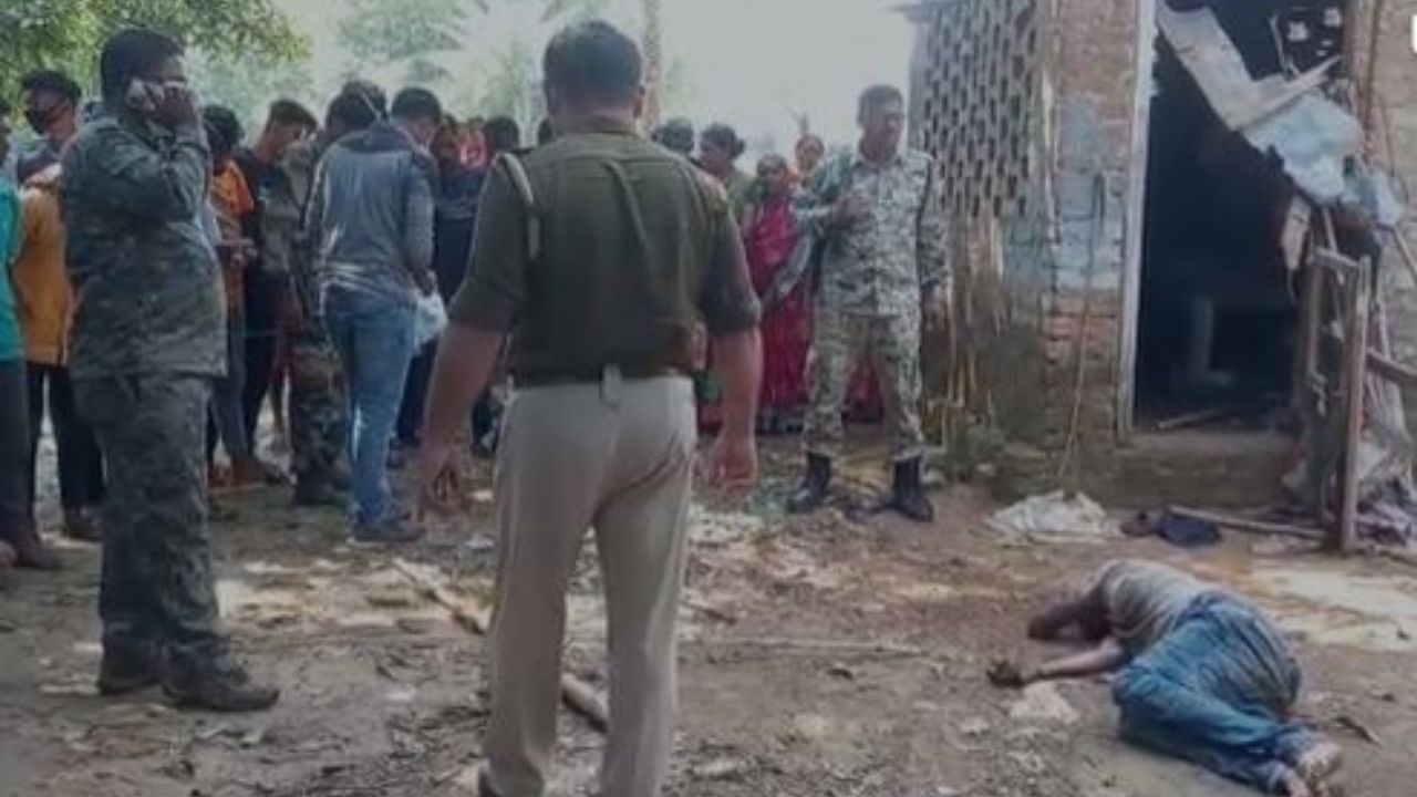 Jhargram Deadbody Recover: মাথার পিছনে লেগে চাপ রক্ত, উল্টে পড়ে রয়েছেন বৃদ্ধ, কারণ খুঁজতে ধন্দে পুলিশও