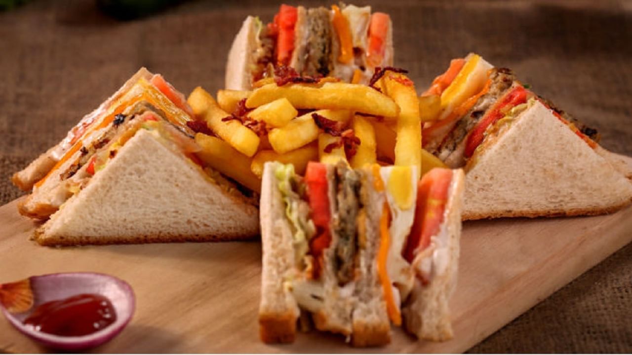 Sandwich: বাইকের উপর পোর্টেবল কিচেনে তৈরি হচ্ছে স্যান্ডউইচ, প্রশংসায় ভরাল নেটদুনিয়া