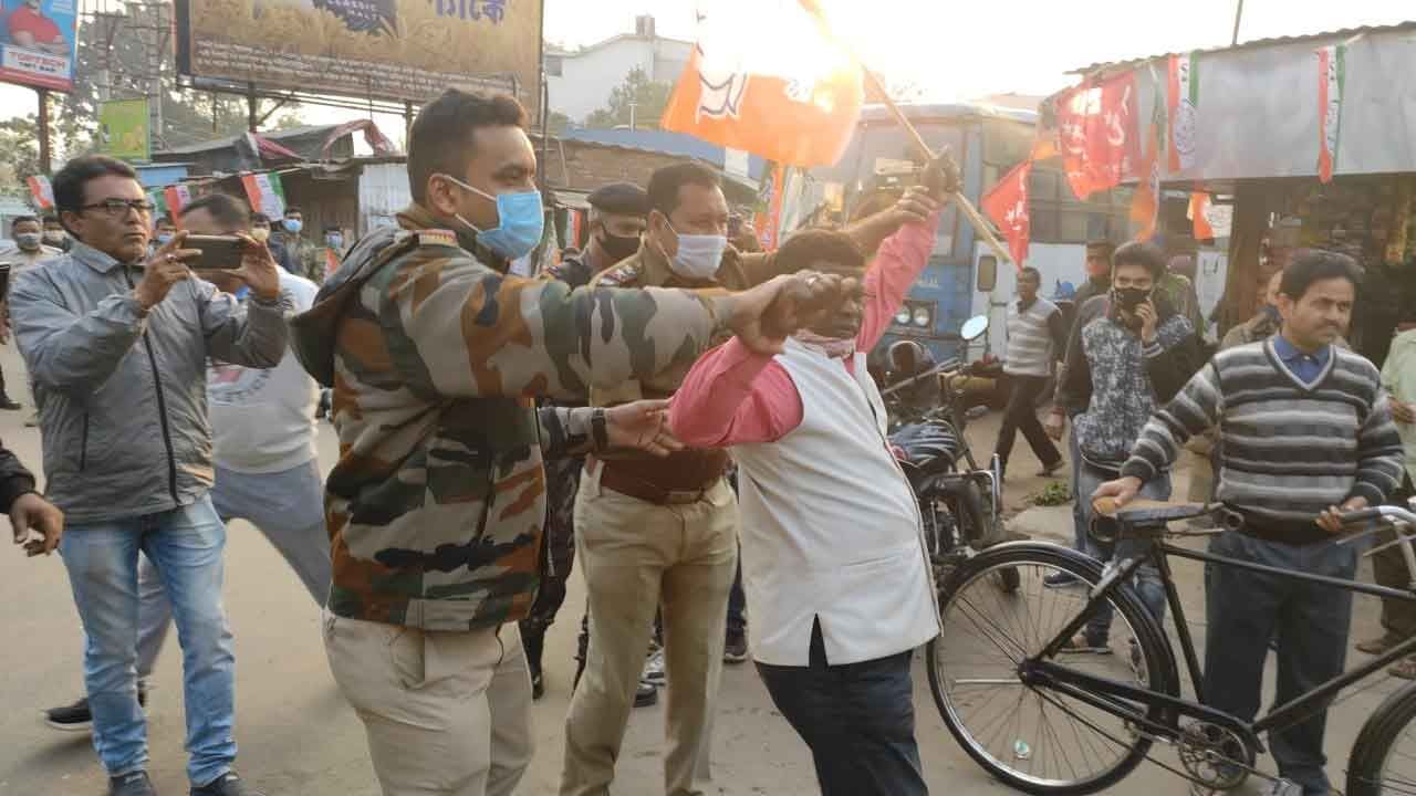 BJP Bangla Bandh: বিধায়ককেই চ্যাঙদোলা করে নিয়ে গেল পুলিশ! বাংলা বনধেও অশান্তি তপনে