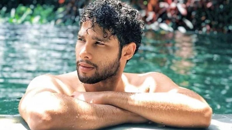 Siddhant Chaturvedi: সিদ্ধান্ত ভক্তদের ভাঙল মন! আর সিঙ্গল নন অভিনেতা