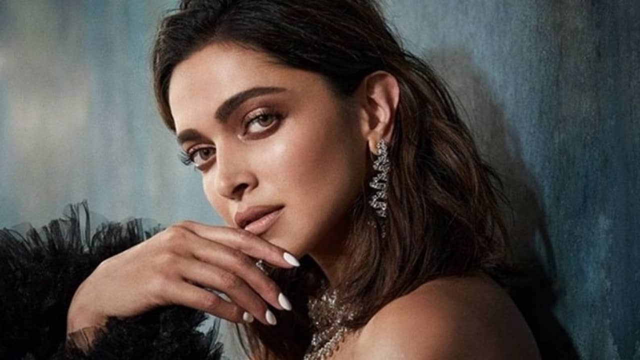Deepika Padukone: জানেন কি মাত্র ১৮ বছরে দীপিকাকে স্তন প্রতিস্থাপনের পরামর্শ দেন ইন্ডাস্ট্রিরই এক ব্যক্তি?