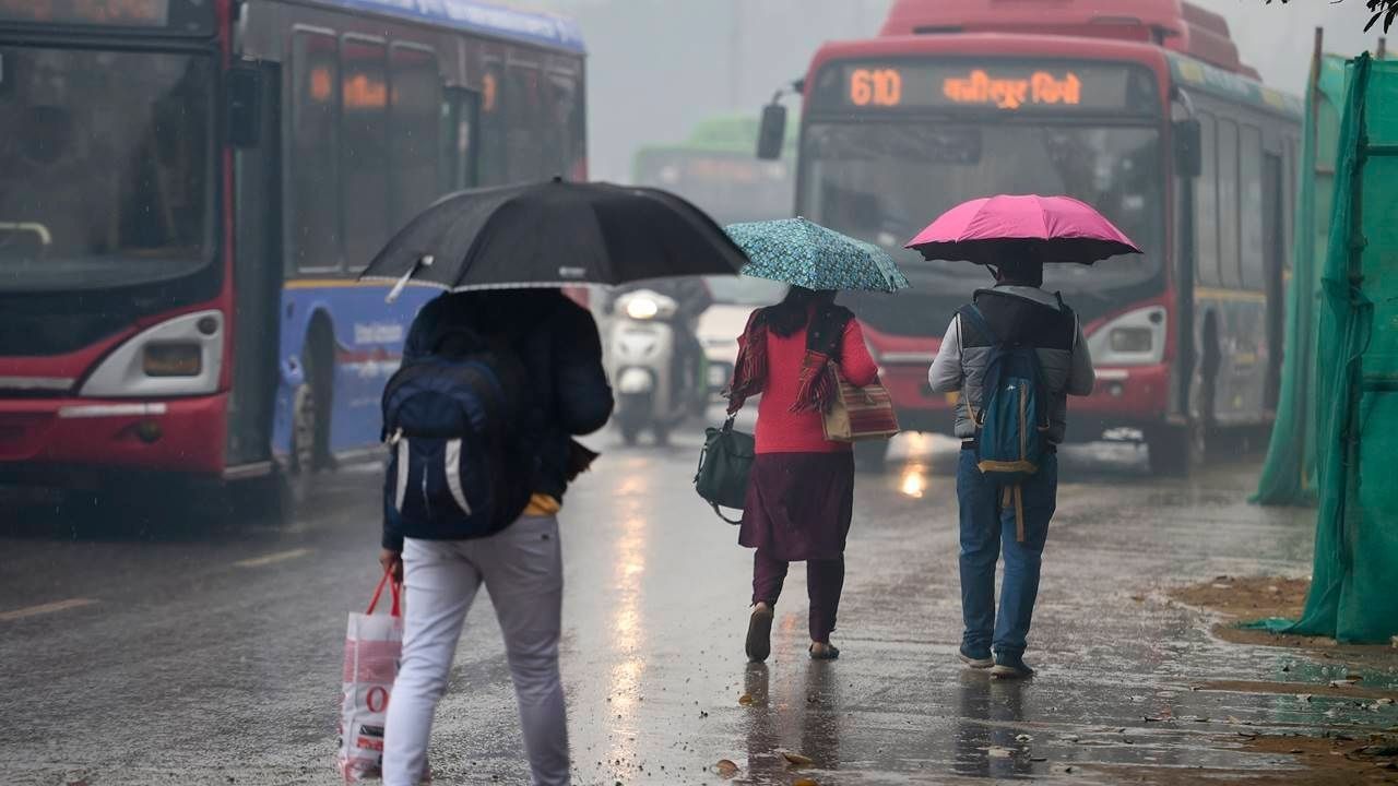 Weather Updates: বাইরে বেরচ্ছেন...ছাতা রয়েছে তো? কারণ....