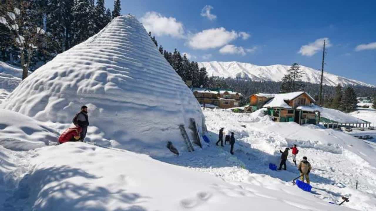 Igloo Cafe: পর্যটকদের জন্য দারুণ খবর! গুলমার্গের বিশ্বের বৃহত্তম ইগলু ক্যাফে খোলা থাকবে মার্চ অবধি Igloo Cafe: পর্যটকদের জন্য দারুণ খবর! গুলমার্গের বিশ্বের বৃহত্তম ইগলু ক্যাফে খোলা থাকবে মার্চ অবধি