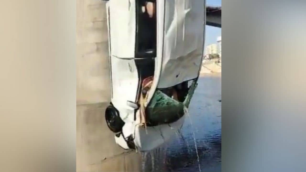 Road Accident: শ্বশুরবাড়িতে পা রাখা হল না নববধূর! চালকের ভুলের মাশুল গুনতে হল বর-কনে সহ ৯ জনকে