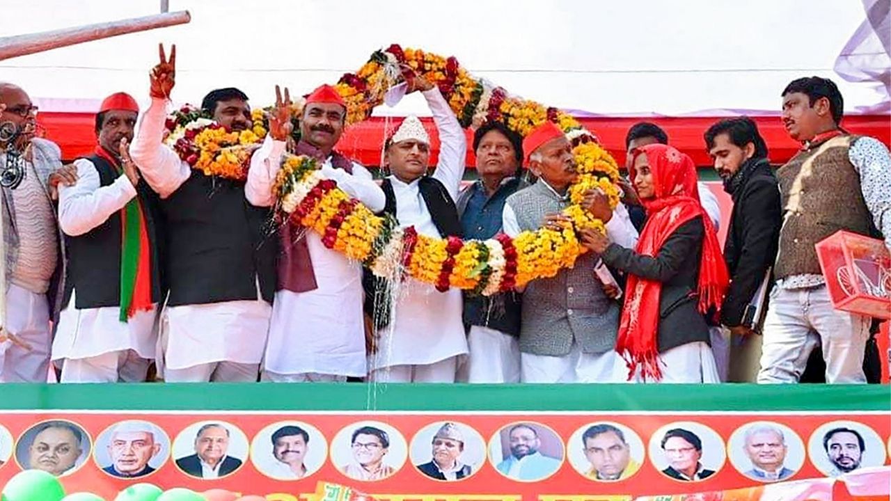 Akhilesh Yadav: 'গরম বেরোক না বেরোক, তবে সপা ক্ষমতায় এলে...', মুখ্যমন্ত্রীকে 'গরম' জবাব অখিলেশের