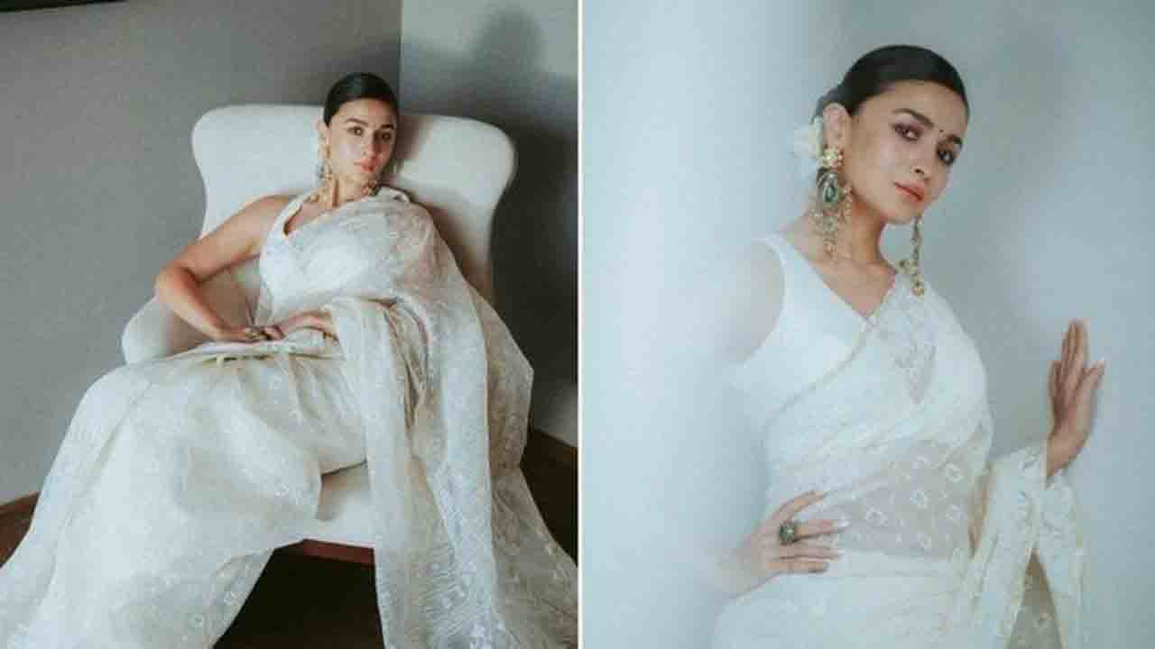 Alia Bhatt: গাড়ির ব্যাকসিটে ঠোঁটে গোলাপ নিয়ে প্রেমিককে কাছে টানছেন আলিয়া, রণবীর তখন কোথায়? Alia Bhatt: গাড়ির ব্যাকসিটে ঠোঁটে গোলাপ নিয়ে প্রেমিককে কাছে টানছেন আলিয়া, রণবীর তখন কোথায়?