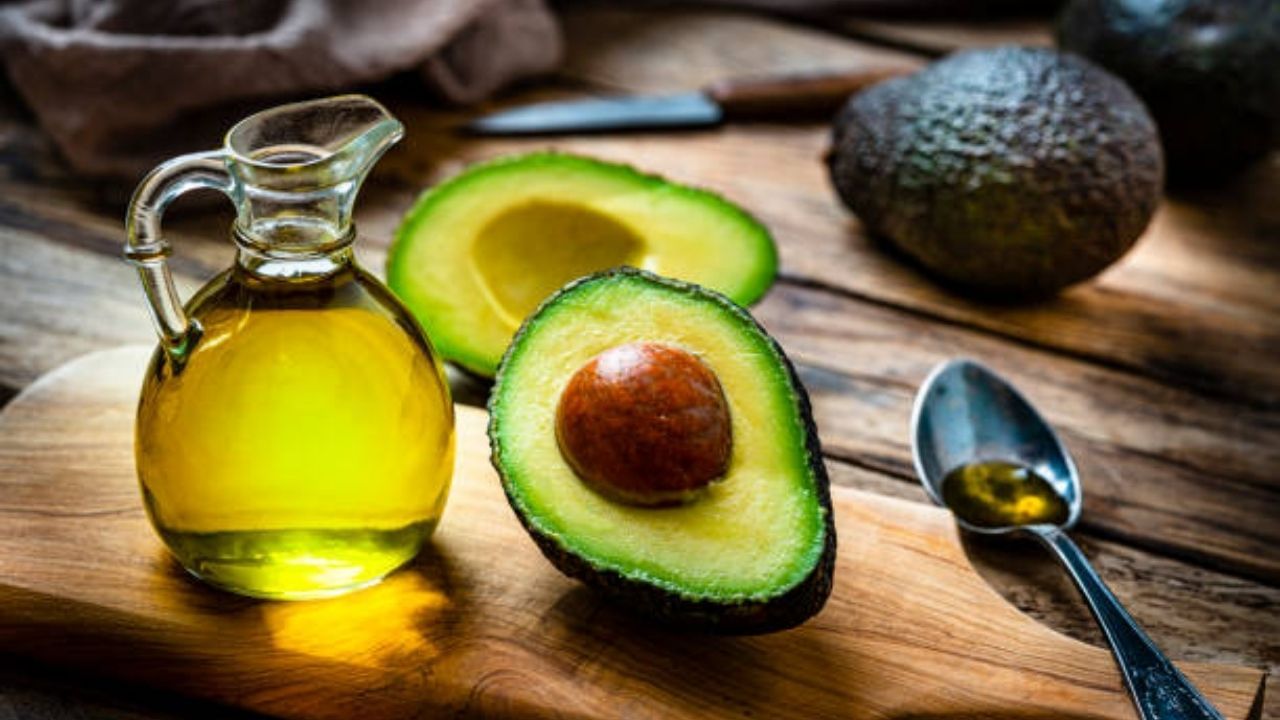 Avocado Oil: অ্যাভোকাডোর তেল একজিমার মত ত্বকের সমস্যাও দূর করে! জানতেন?