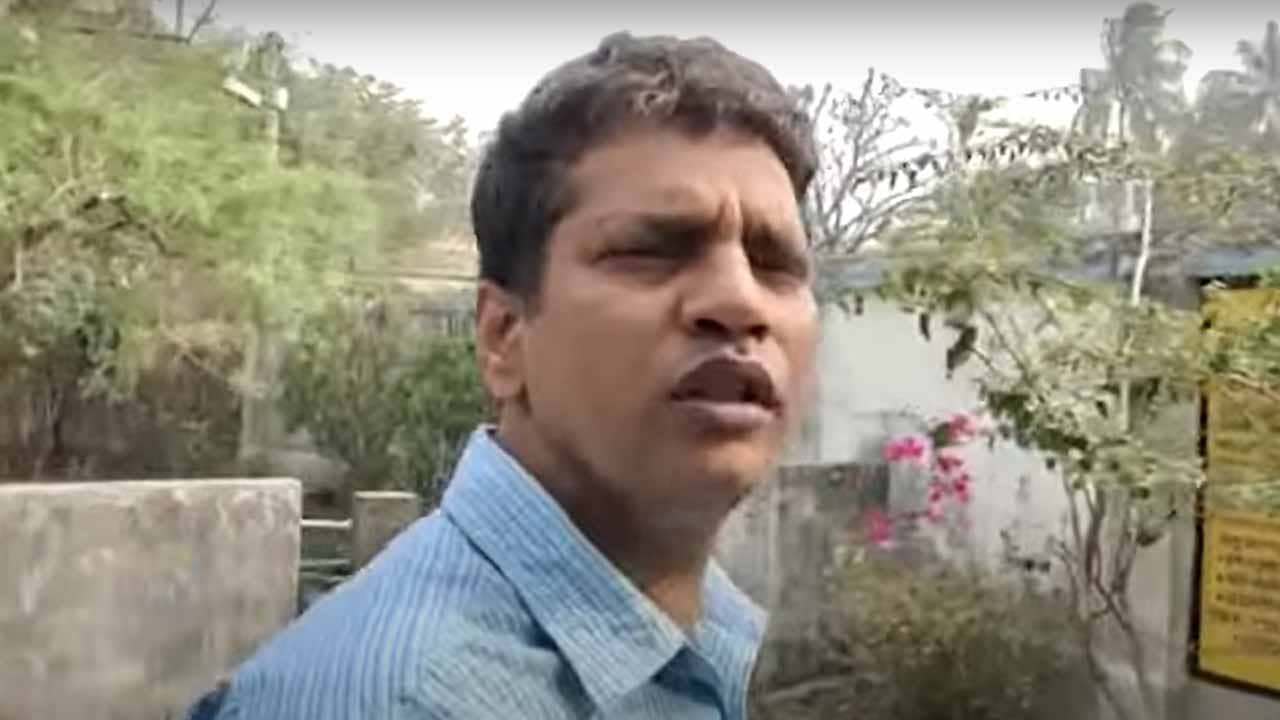 Municipal Elections 2022: অসাধারণ মুন্সিয়ানা! পুলিশের সামনেই লাইনে দাঁড়িয়ে, ভোটার কার্ড ছাড়াই পরপর দুবার ভোট...দেখুন ভিডিয়ো