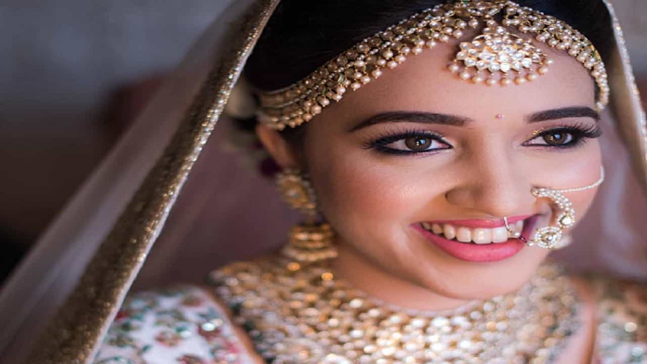 Wedding Cosmetic Tray: কনের তত্ত্বে সাজিয়ে দিন এই সব প্রসাধনী, কেনার আগে রইল চেকলিস্ট Wedding Cosmetic Tray: কনের তত্ত্বে সাজিয়ে দিন এই সব প্রসাধনী, কেনার আগে রইল চেকলিস্ট