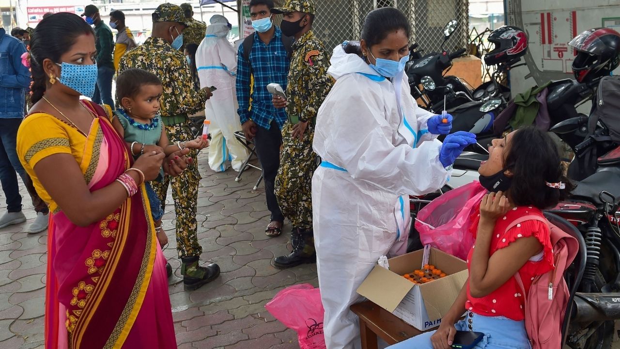 India's Daily COVID-19 Cases: ৫০ হাজারের গণ্ডিতে নামল দৈনিক সংক্রমণ, স্বস্তি মিলছে সংক্রমণের হারেও