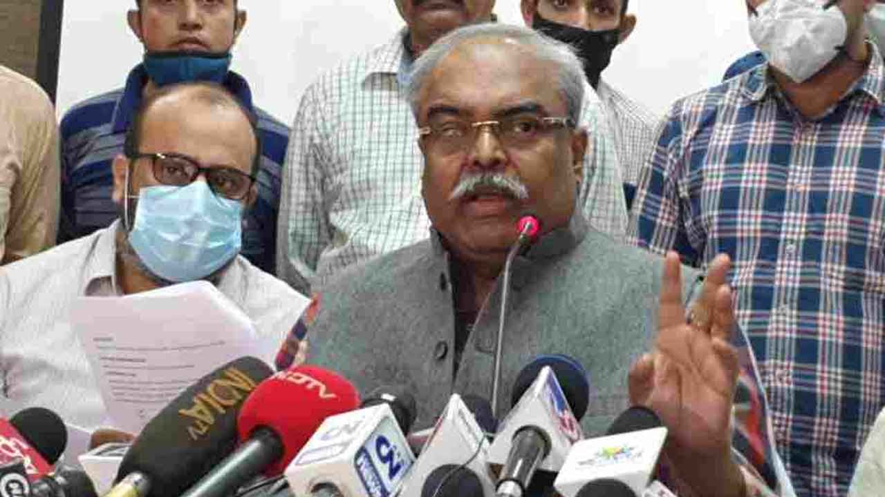 Municipal Elections 2022: ভোট নিয়ে এত হইচই, অথচ দিনের শেষে মুখই খুলল না কমিশন... Municipal Elections 2022: ভোট নিয়ে এত হইচই, অথচ দিনের শেষে মুখই খুলল না কমিশন...