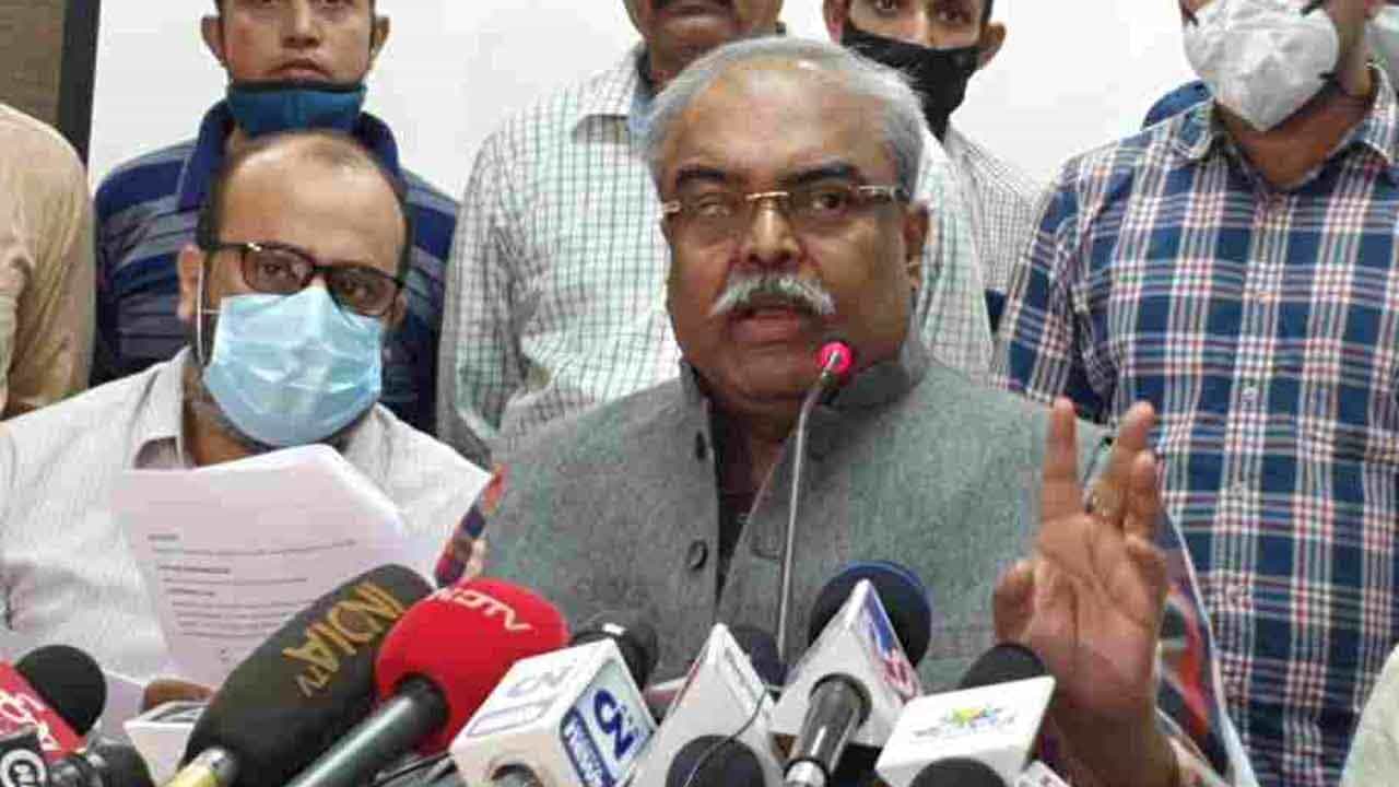 Municipal Elections 2022: ভোট নিয়ে এত হইচই, অথচ দিনের শেষে মুখই খুলল না কমিশন... Municipal Elections 2022: ভোট নিয়ে এত হইচই, অথচ দিনের শেষে মুখই খুলল না কমিশন...