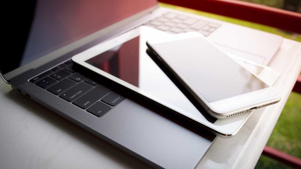 Electronic Gadgets: স্মার্টফোন, স্মার্টটিভি, হেডফোন, ইয়ারবাডস, স্মার্টওয়াচ... পয়লা এপ্রিল থেকে কোন কোন ডিভাইসের দাম কমছে বা বাড়ছে? Electronic Gadgets: স্মার্টফোন, স্মার্টটিভি, হেডফোন, ইয়ারবাডস, স্মার্টওয়াচ... পয়লা এপ্রিল থেকে কোন কোন ডিভাইসের দাম কমছে বা বাড়ছে?
