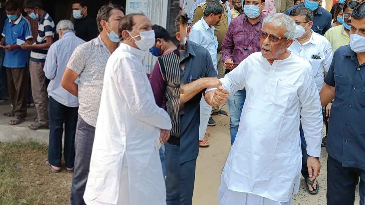 Municipal Elections 2022: 'মুখ রক্ষার' জোর লড়াই কাঁথিতে! এ তরজা শুধুই দুই ফুলের নাকি অধিকারী বনাম গিরি... Municipal Elections 2022: 'মুখ রক্ষার' জোর লড়াই কাঁথিতে! এ তরজা শুধুই দুই ফুলের নাকি অধিকারী বনাম গিরি...