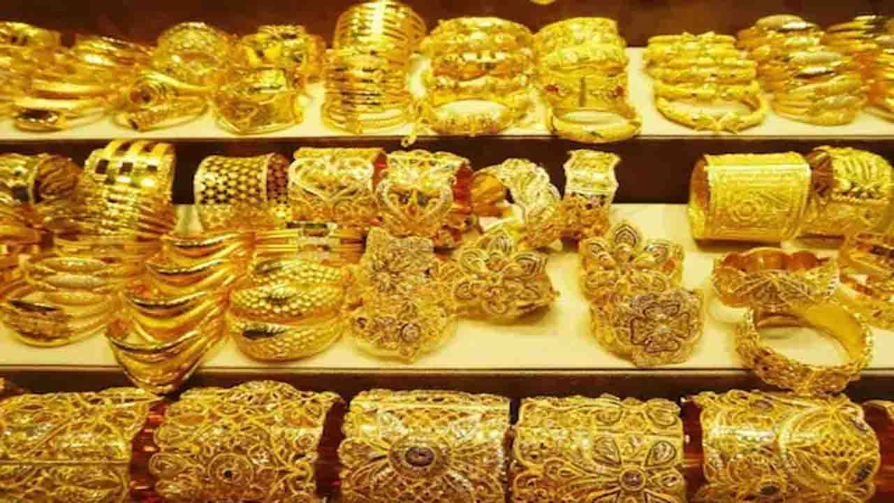 Gold Price Today : মঙ্গলে মঙ্গলবার্তা, এক লাফে অনেকটা কমল সোনা-রুপোর দাম