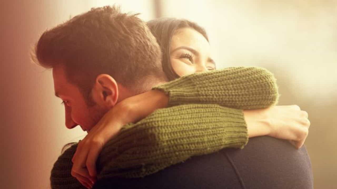 Hug Day 2022: প্রিয় মানুষটিকে ছোট্ট হাগ করলেই কমবে স্ট্রেস ও উদ্বেগ! ভাল থাকবে হার্টও Hug Day 2022: প্রিয় মানুষটিকে ছোট্ট হাগ করলেই কমবে স্ট্রেস ও উদ্বেগ! ভাল থাকবে হার্টও