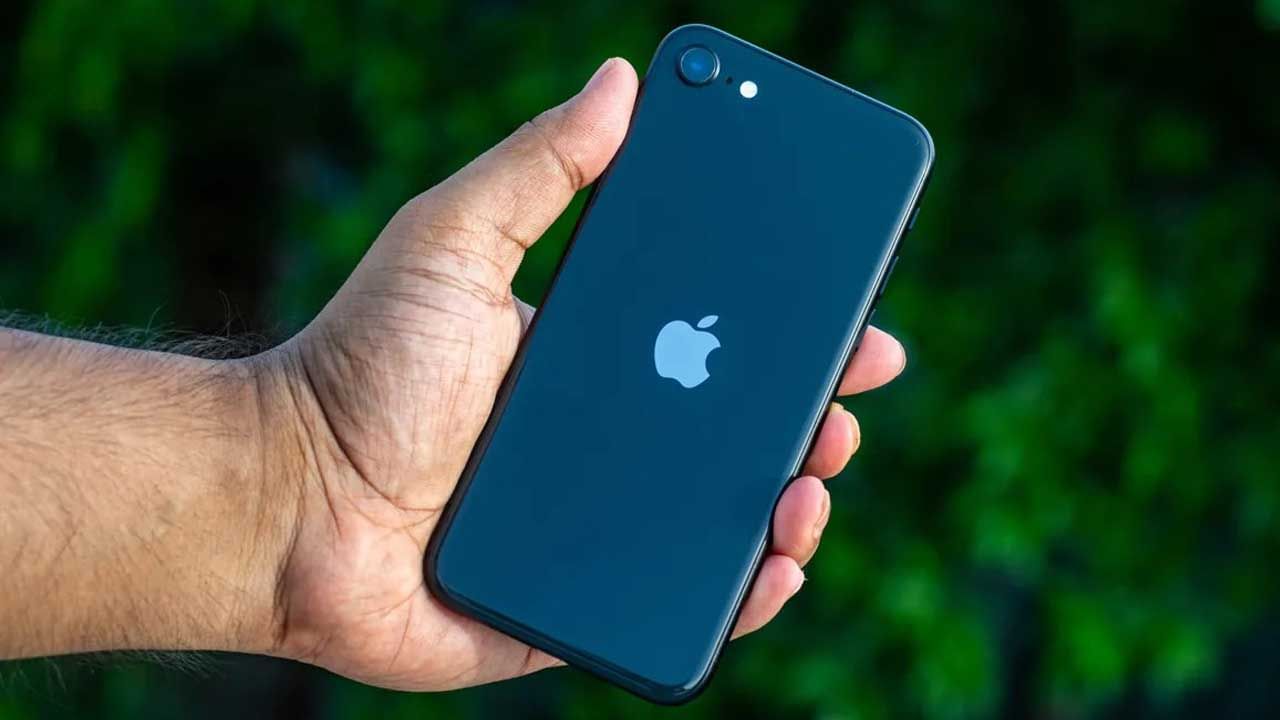 iPhone Under 15,000: ১৫,০০০ টাকার কমে পাবেন আইফোন! কোথায়, কীভাবে এবং কোন আইফোন এত কম দামে পাওয়া যাচ্ছে? iPhone Under 15,000: ১৫,০০০ টাকার কমে পাবেন আইফোন! কোথায়, কীভাবে এবং কোন আইফোন এত কম দামে পাওয়া যাচ্ছে?