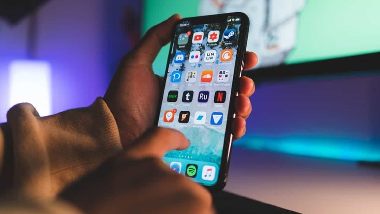 iPhone Tips And Tricks: আইফোনে ডিফল্ট ব্রাউজ়ার কী ভাবে বদলাবেন? জেনে নিন সহজ পদ্ধতি