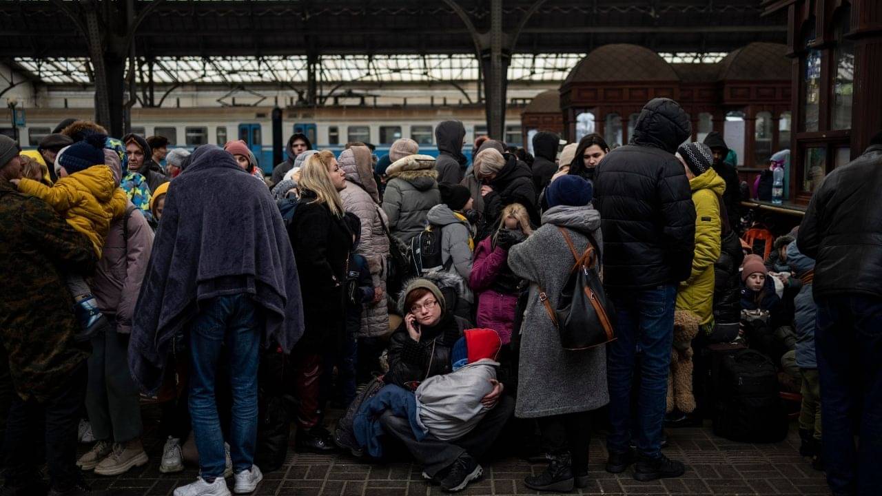 Embassys Advisory to Indians Stuck in Ukraine: কার্ফু উঠলে তবেই বেরোন, ট্রেনের খোঁজ থেকে নগদ টাকা রাখার পরামর্শ, ভারতীয়দের উদ্ধারে মরিয়া দূতাবাস