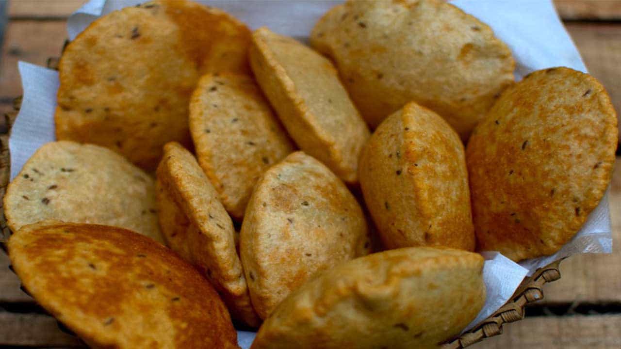 Viral Video: কচুরি কিনতে ট্রেন থামালেন চালক! ভাইরাল ভিডিয়ো দেখে অবাক নেটিজ়েনরা