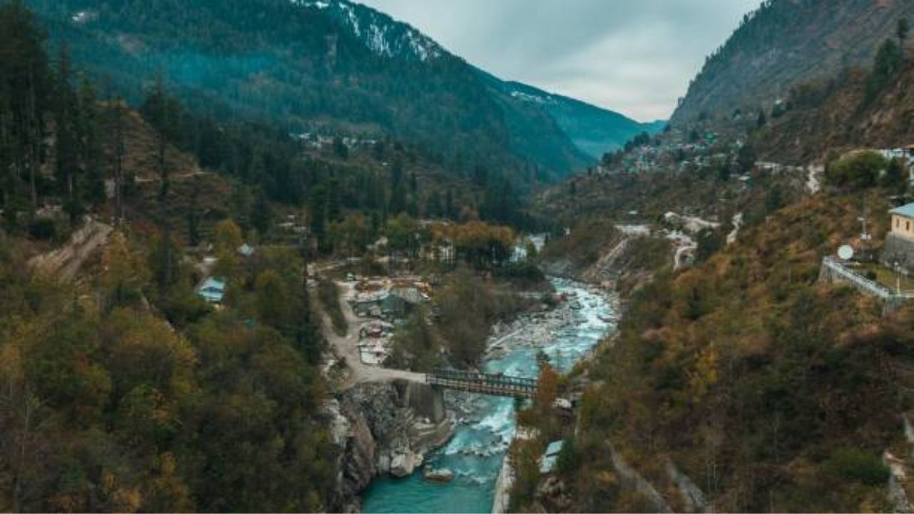 Kasol: ব্যস্ত জীবন থেকে সময় বার করে ঘুরে আসুন 'মিনি ইজ়রায়েল' থেকে! বসন্তে কেমন দেখায় এই হিমাচলি গ্রামকে?