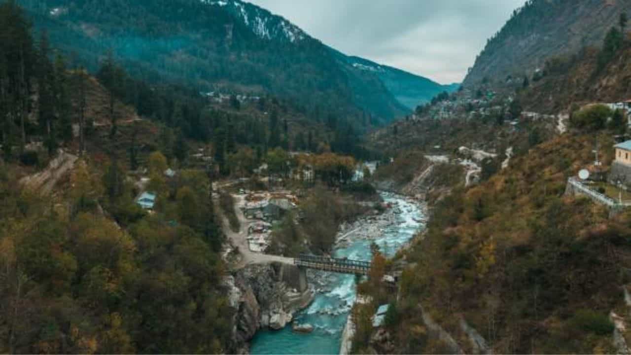 Kasol: ব্যস্ত জীবন থেকে সময় বার করে ঘুরে আসুন 'মিনি ইজ়রায়েল' থেকে! বসন্তে কেমন দেখায় এই হিমাচলি গ্রামকে? Kasol: ব্যস্ত জীবন থেকে সময় বার করে ঘুরে আসুন 'মিনি ইজ়রায়েল' থেকে! বসন্তে কেমন দেখায় এই হিমাচলি গ্রামকে?