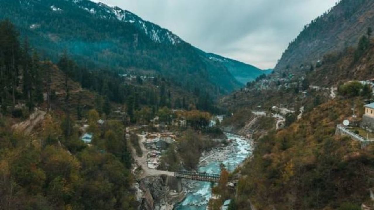 কাসোল- পার্বতী নদীর তীরে অবস্থিত কাসোল। পারফেক্ট হিপ্পি ডেস্টিনেশন। একে ভারতের মিনি ইসরাইলও বলা হয়। এখান থেকে আপনি চন্দ্রখনি ও সার পাসের মত রুটে ট্রেক করতে পারবেন।