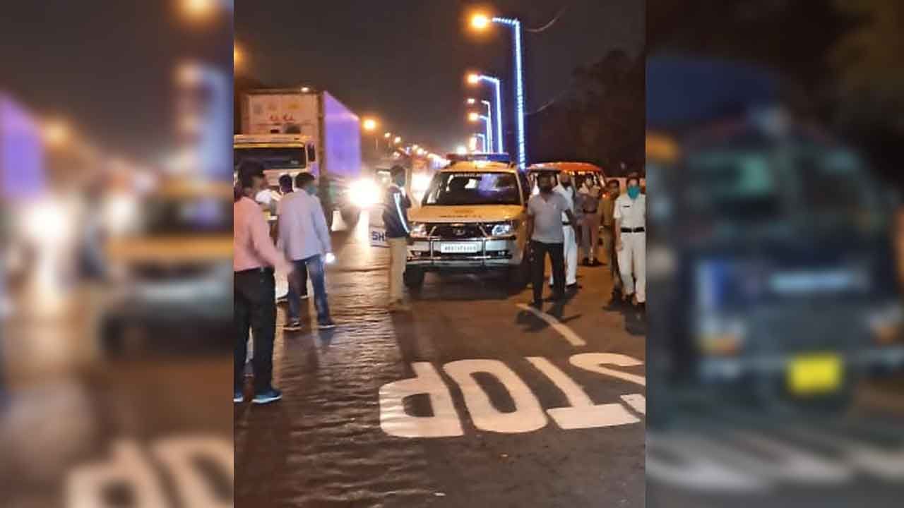 Kolkata Bike Accident: কানে এসেছিল অদ্ভূত শব্দ, মধ্যরাতে এক ব্যক্তি গাড়ি দাঁড় করিয়ে কলকাতার রাস্তায় সমবয়সী দুই যুবককে যে অবস্থায় দেখলেন... Kolkata Bike Accident: কানে এসেছিল অদ্ভূত শব্দ, মধ্যরাতে এক ব্যক্তি গাড়ি দাঁড় করিয়ে কলকাতার রাস্তায় সমবয়সী দুই যুবককে যে অবস্থায় দেখলেন...