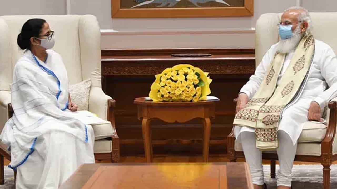 Mamata Banerjee: সকালে প্রধানমন্ত্রীকে চিঠি মমতার, বিকেলে জানালেন কেন তিনি মোদীর পাশে... Mamata Banerjee: সকালে প্রধানমন্ত্রীকে চিঠি মমতার, বিকেলে জানালেন কেন তিনি মোদীর পাশে...