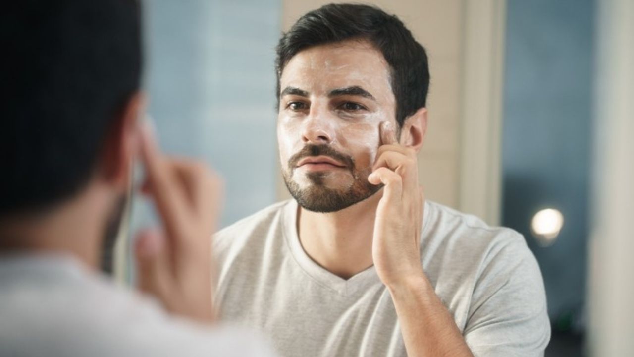 Summer Skincare for Men: আসছে প্যাচপ্যাচে গরমকাল! ত্বকের যত্ন নিতে পুরুষরাও ফলো করুন কিছু সহজ ও ঘরোয়া উপায়, জানুন...