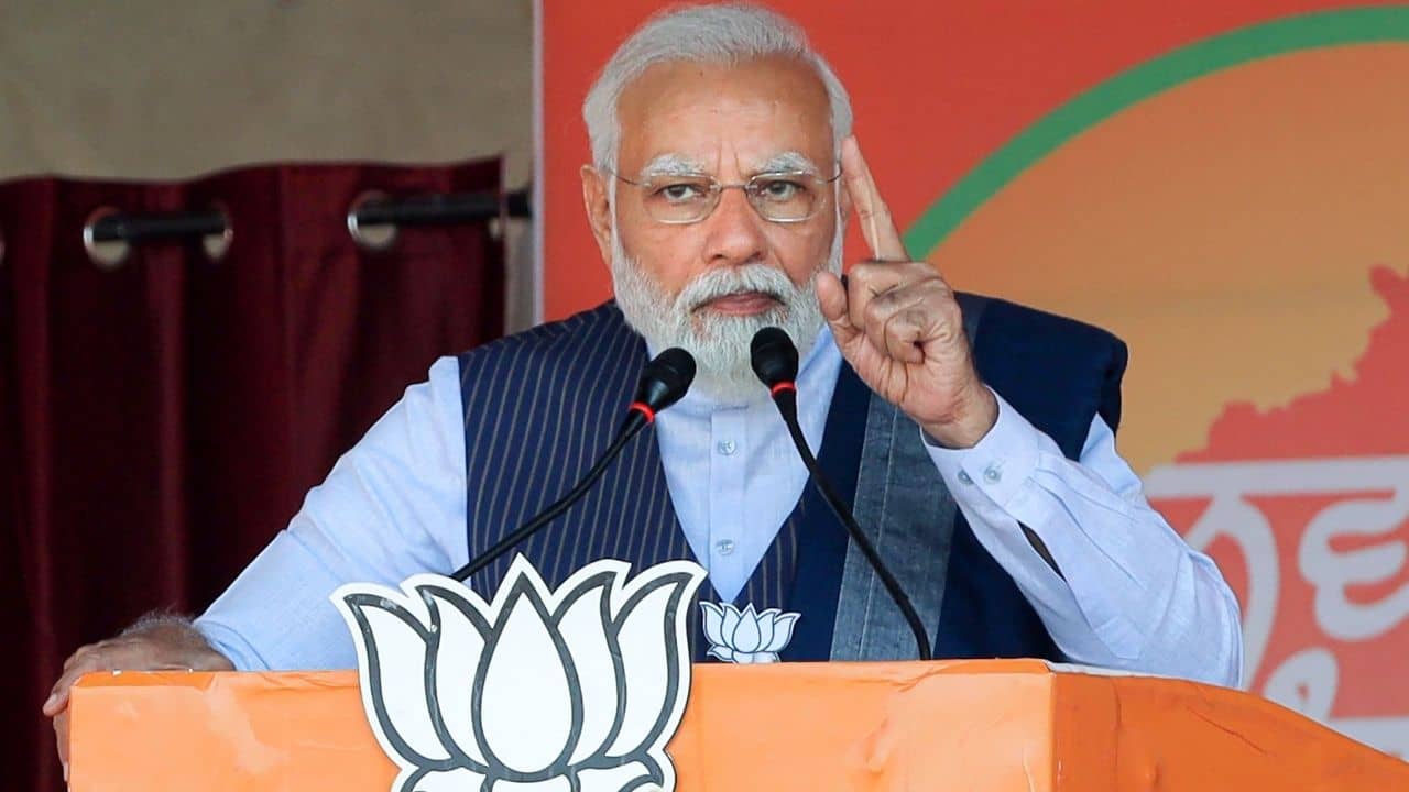 PM Modis Reply to Punjab CMs Comment: মালকিন তো পাশে দাঁড়িয়ে হাততালি দিচ্ছিলেন!, চন্নির বিতর্কিত মন্তব্যে কংগ্রেসকে তুলোধনা নমোর