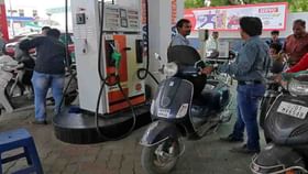 Petrol Diesel Price: অপরিশোধিত তেলের দাম কমছে, জানুন দেশে পেট্রোল ডিজেলের দাম Petrol Diesel Price: অপরিশোধিত তেলের দাম কমছে, জানুন দেশে পেট্রোল ডিজেলের দাম