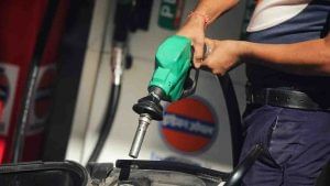 Petrol Diesel Price Hike: বন্দর থেকে পেট্রোল পাম্প পর্যন্ত ২৬০ শতাংশ বাড়ে তেলের দাম! জানেন কেন?