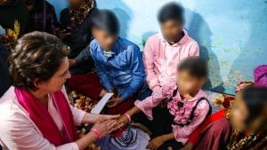 Priyanka Gandhi Met Unnao Victim's Family: 'সাহায্য নয়, বিচার চান ওনারা', ভোটের মাঝেই উন্নাওয়ে নির্যাতিতার বাড়িতে প্রিয়ঙ্কা
