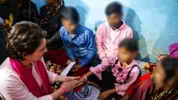 Priyanka Gandhi Met Unnao Victims Family: সাহায্য নয়, বিচার চান ওনারা, ভোটের মাঝেই উন্নাওয়ে নির্যাতিতার বাড়িতে প্রিয়ঙ্কা