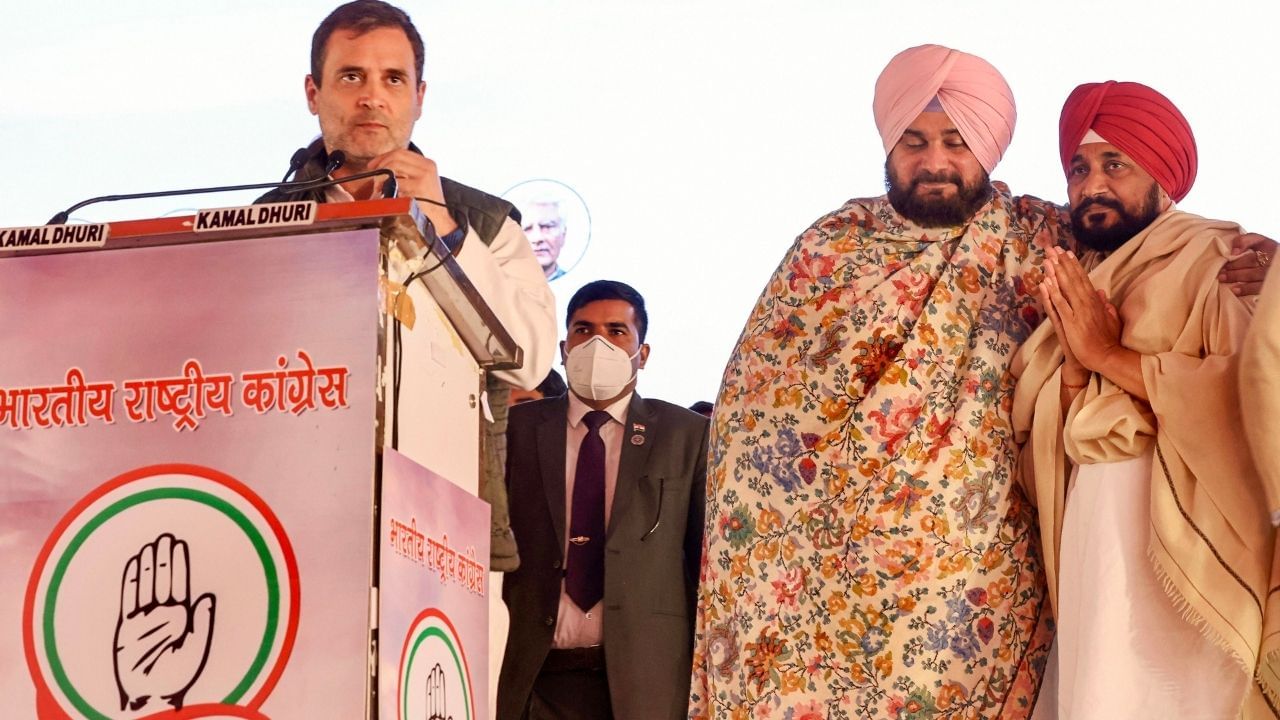 Rahul Gandhi on Sidhu VS Channi: মুখ্যমন্ত্রী পদপ্রার্থীর নাম ঘোষণায় 'বুদ্ধির খেল' রাহুলের, ধামাচাপা দিলেন চন্নি বনাম সিধুর বিরোধ!