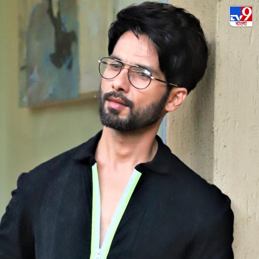 ৫। তিনি শুধু নিজের ইমেজই পরিবর্তন করেননি, সঙ্গে পরিবর্তন করেছেন নিজের লুকও। প্রায়শই তিনি নিজের চুল আর শরীর নিয়ে পরীক্ষা-নিরীক্ষা করতে থাকেন।